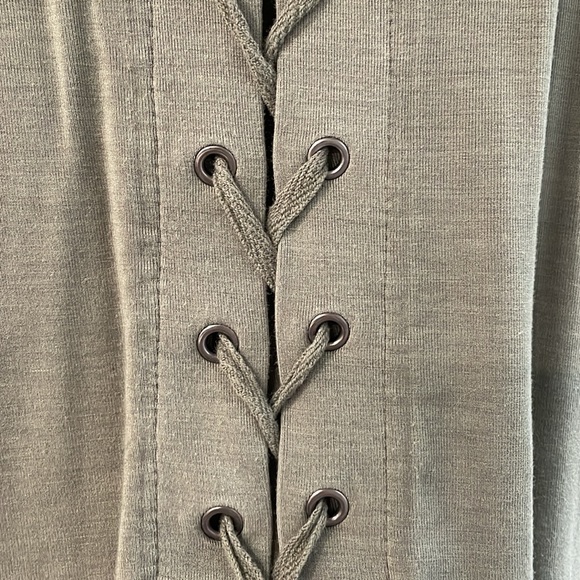 Lace up tank - Picture 2 of 3